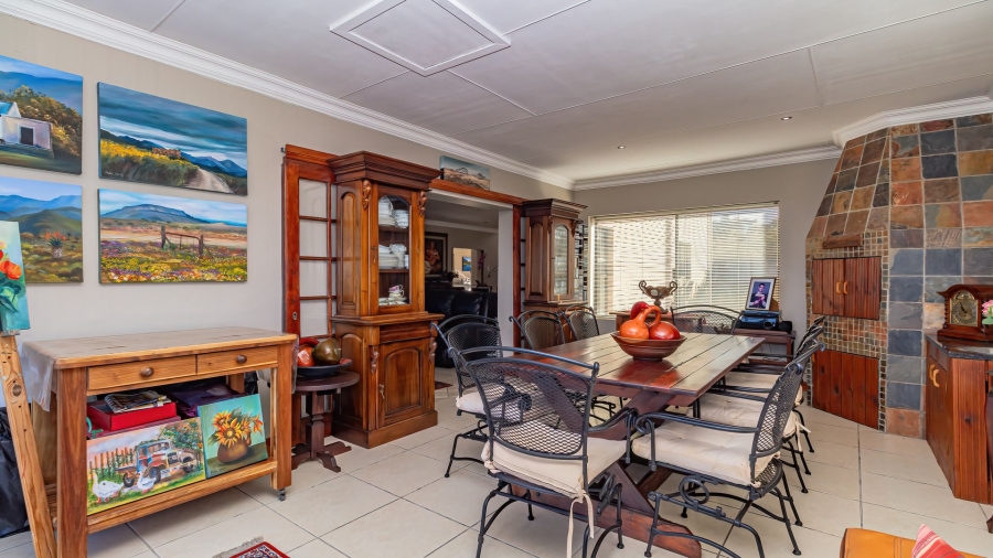 5 Bedroom Property for Sale in Village On Sea Western Cape